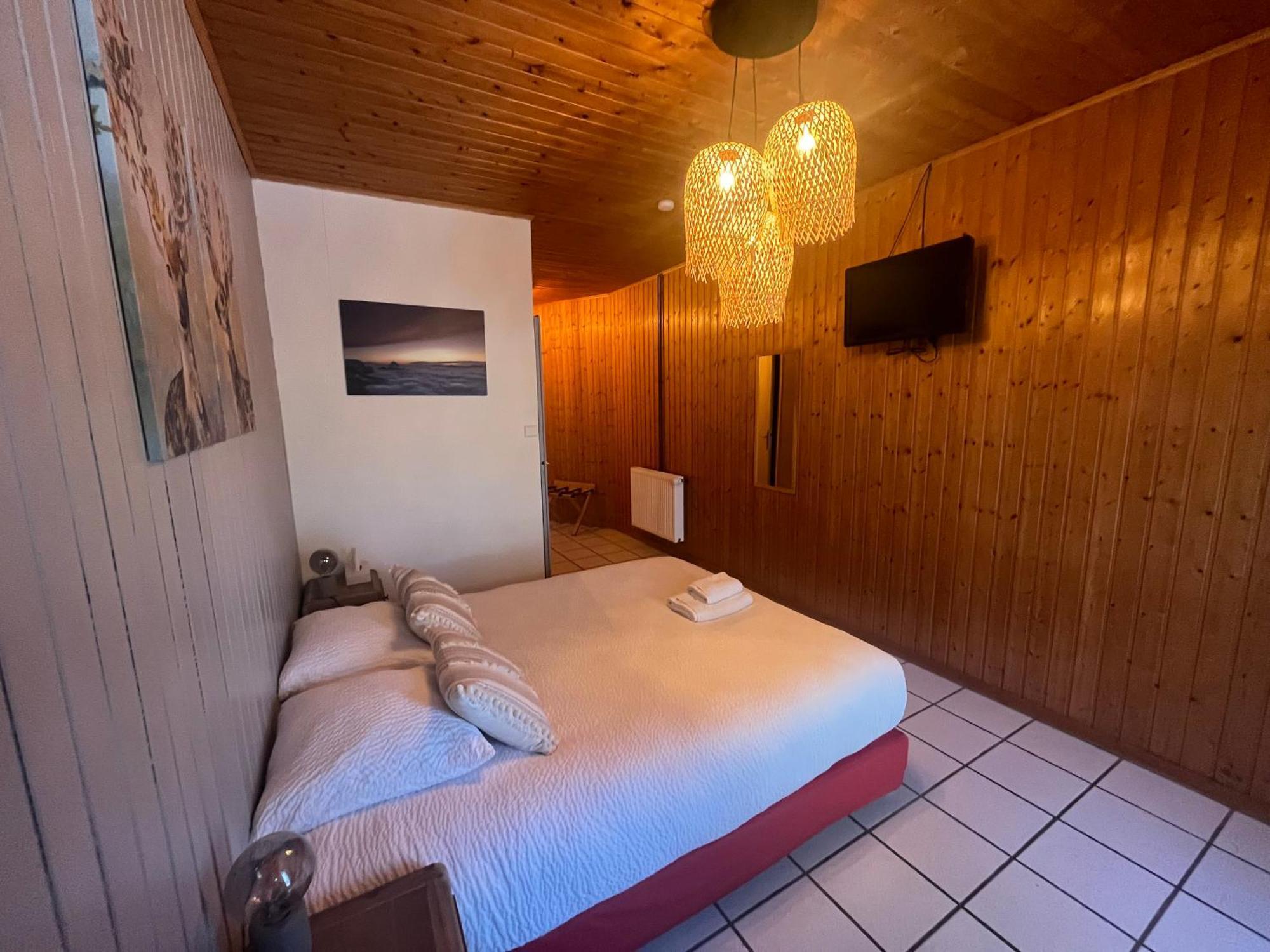 Logis Le Chalet Saint-Maurice-en-Trieves Exterior photo
